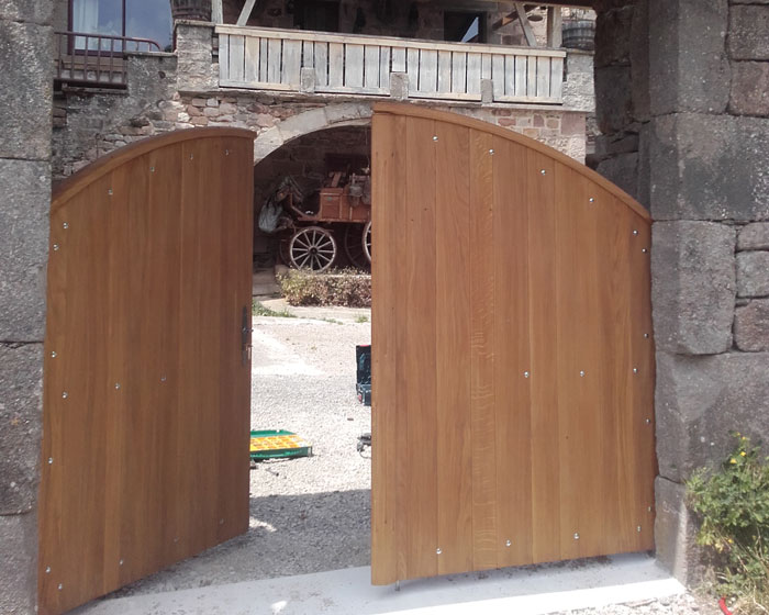 portail cintré en chêne sur mesure